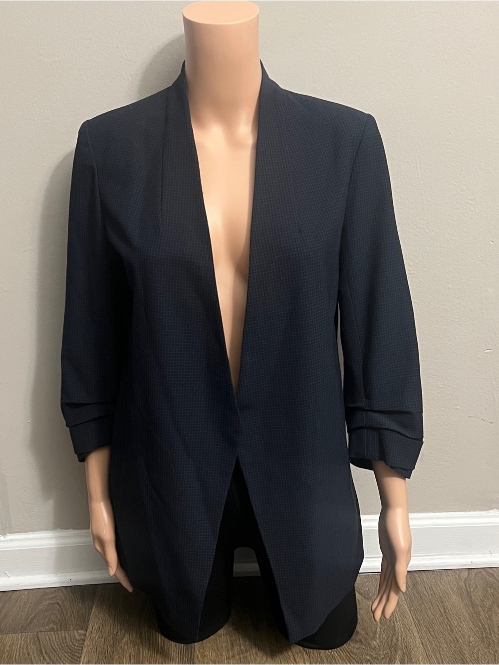 Aritzia Babaton Power Hip Blazer Size 6 Black Blue Open Front Ruched Sleeve